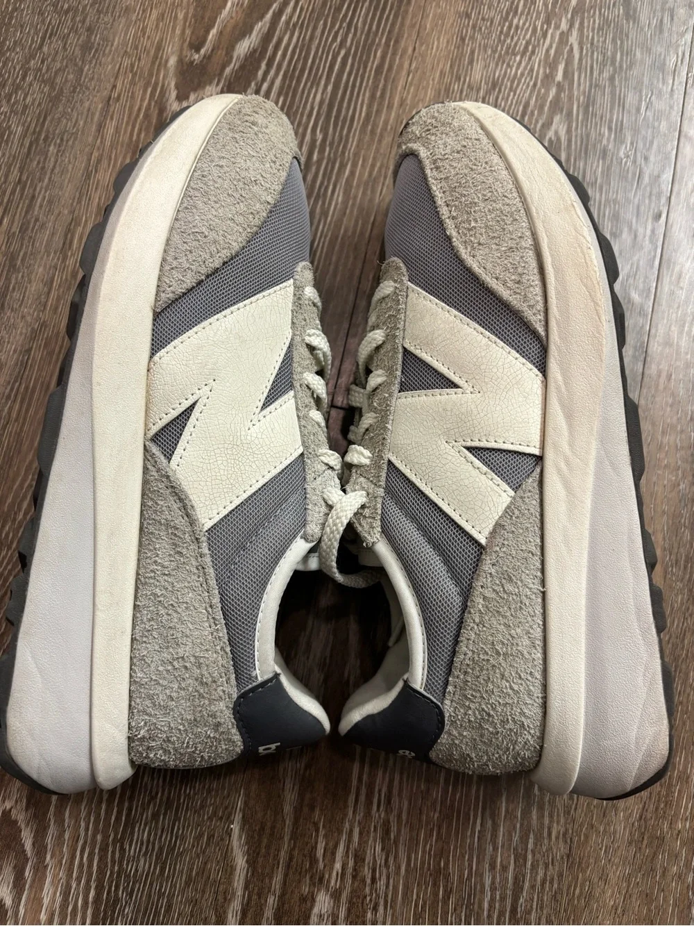 New Balance 370 NB Grey Beige Unisex men’s size 9.5 women’s Size 11.